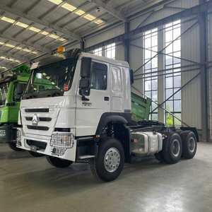 Camión Tractor con Motor Diésel de Aproximadamente 400 HP, Norma de Emisiones Euro 2, Apto para Transporte de Carga a Granel y Contenedores - Product Image 4