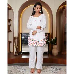 Conjunto de Kurta de Algodón Blanco Mishty con Pintura a Mano, Ropa Casual para Mujer - Product Image 3
