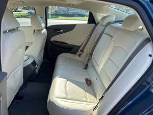 Magnifique Chevrolet Malibu LT bleue 2024 d'occasion, conduite à gauche, toit ouvrant, démarrage à distance, sièges en cuir, boîte automatique, jantes en alliage, hayon. - Product Image 6