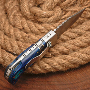 Couteau pliant de poche en acier damas personnalisé de vente chaude avec étui en cuir à manche en bois de Pakkawood pour une utilisation en cadeau en plein air Support OEM - Product Image 5