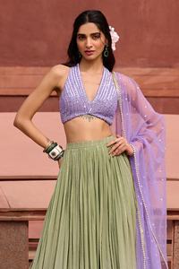 Conjunto de Lehenga Chinon Semi-Cosido con Bordado de Zari y Lentejuelas, Blusa Sin Coser y Dupatta de Malla Suave - Product Image 3