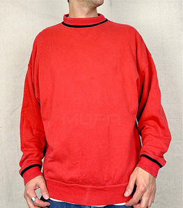 Sudadera lista para el invierno, hecha de algodón 100%, con un patrón sólido, cuello redondo, teñido liso. - Product Image 1