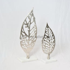 Sculpture papillon en aluminium avec base en marbre blanc pour centre de table Sculpture de finition dorée pour la décoration intérieure - Product Image 5