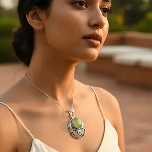 Colgante Ovalado de Calcedonia Verde con Oro Rosa de 14K y Plata 925 para Mujer, con Cadena de Caja Chapada en Rodio y Diamante como Piedra Principal - Product Image 3