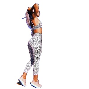 Ensemble de yoga imprimé léopard pour femmes, leggings de fitness taille haute et soutien-gorge de sport, tenue de sport pour la salle de sport et l'entraînement - Product Image 6