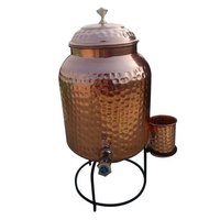 Vente en gros de refroidisseur d'eau en cuivre en métal avec verres et bouteille, parfait pour la maison, la cuisine, le bureau et les fêtes.