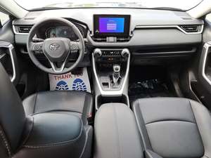 Toyota RAV4 XLE Premium AWD Usada de 2024 - Product Image 3