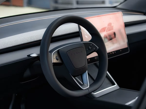 Modèle Y 2025 Longue Portée Restylé avec Toit Métallique Automatique, Sièges en Cuir, Batterie au Lithium, Caractéristiques Premium, Conduite à Gauche, Noir Foncé - Product Image 3