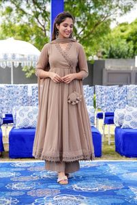 Vestido de Georgette de imitación con estilo completo y cosido completo con Dupatta y parte inferior Listo para usar Colección Hermoso vestido de color - Product Image 2