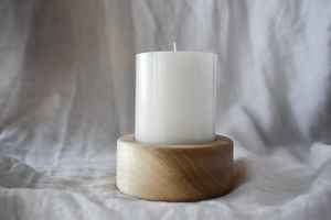 Ensemble de bougeoirs en bois d'acacia artisanal, vente chaude, design minimaliste moderne, pour table et accents d'intérieur - Product Image 2