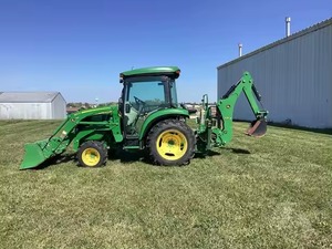 Tracteur agricole John Deeree 4066R allemand d'occasion et neuf haute performance avec moteur et pompe en stock livraison rapide à vendre - Product Image 5
