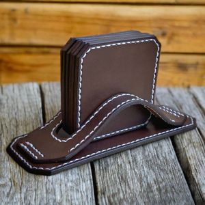 Posavasos de cuero únicos para la protección de bebidas con costuras de primera calidad y encanto clásico para el hogar o la oficina - Product Image 5