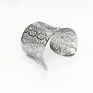 Brazalete ancho de diseñador floral moderno de latón puro 100% hecho a mano, brazalete ajustable, regalo para mamá de MS Handicraft - Product Image 2