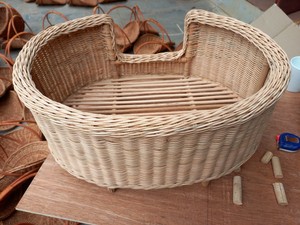 Casa de ratán para mascotas Diseño a prueba de viento Cama cómoda para gatos y perros Marco de madera duradero Casa para perros por 99 Gold Data Vietnam - Product Image 2