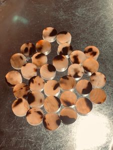 Botón de cuerno de búfalo Botón natural de vaca Marca personalizada de alta calidad Hecho a mano Botón de cuerno de búfalo natural en blanco para jeans - Product Image 5