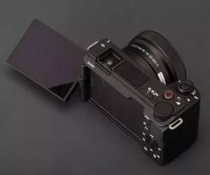 Mejor Precio Cámara sin Espejo Son__y A6700Oo con Lente de 18-135 mm, Cámara de Video DSLR con Sensor CMOS, Compatible con Tarjetas SD - Product Image 1