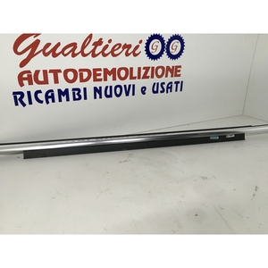 RASCHIAVETRO ANTERIORE DX CON MODANATURA CROMATA AUDI A5 Sportback Restyling 8t8853284g1p9 (12>) - Product Image 1