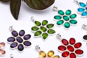 Lote al por mayor de 50 piezas de plata alemana 925 chapada en plata, con diseño de flor cristiana de moda y engaste de bisel de crisoprasa múltiple, de tercer fabricante - Product Image 3