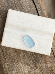 พลอยคาโบชองทรงยาวสีฟ้าอมเขียวสีธรรมชาติมีความมันวาวหลวมสำหรับทำเครื่องประดับ2.83กะรัต - Product Image 4