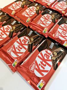 Paquete de Barras de Chocolate Sólido Kitkat con Caramelos y Nueces 40g - Barra de Chocolate Compuesto Original con Entrega Directa - Product Image 4