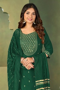 Costume en crêpe élégant de meilleure qualité pour dames Options non cousues et prêtes à l'emploi de vêtements de mode ethnique disponibles au prix d'exportation - Product Image 6