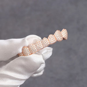 Diamant vvs de clarté entièrement naturel rond taille brillant glacé hip hop luxueux grilles personnalisées en or blanc 14 kt - Product Image 4