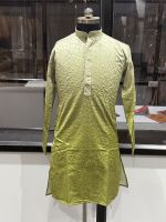 Kurta ethnique haut de gamme en coton brodé/gaufré pour homme, idéal pour les mariages et les fêtes – Fournisseur en gros personnalisé Inde