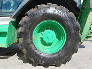 Venta Directa de Fábrica: Minicargadora John Deere 310L 2018 4WD con Motor Diésel, Bomba Hidráulica y Caja de Cambios para Movimiento de Tierras - Product Image 4