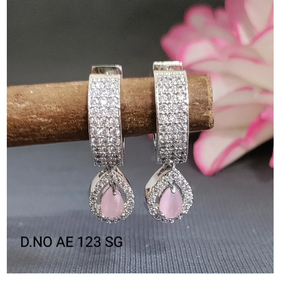 Hermosos pendientes llamativos de diseñador para mujer adecuados para bodas, fiestas, festivales y eventos especiales de la India - Product Image 1