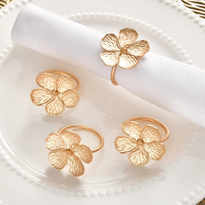 Vente en gros de ronds de serviette élégants finis en métal de créateur pour la décoration de table à la maison et les cadeaux de mariage - Product Image 1