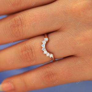 Lujo chapado en oro curvo boda banda redonda brillante corte VVS Moissanite compromiso joyería clásica apilable banda para mujer - Product Image 1