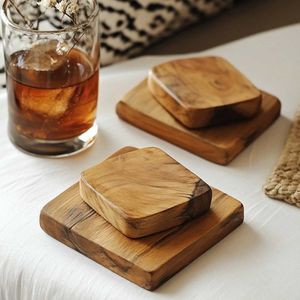 Collection de dessous-de-verre en bois au design minimaliste pour les cafés modernes, offrant des solutions pratiques et élégantes pour une utilisation quotidienne des clients aujourd'hui - Product Image 1