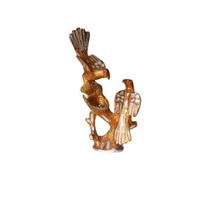 Sculpture de couple d'oiseaux amoureux de qualité supérieure, posant sur une branche, avec une finition dorée élégante, statue décorative en métal pour la décoration moderne de la maison - Product Image 1