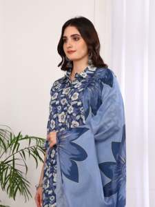 Ensemble Kurta Pantalon Dupatta en coton imprimé pour femmes, longueur mollet, col mandarin, manches trois quarts, indigo, vêtements ethniques - Product Image 3