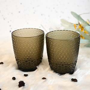 Juego de 2 Vasos de Vidrio con Gráficos en Relieve de Textura Única Gleam - Product Image 1