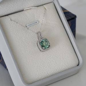 Collier pour femme Tishya en argent 925 avec diamant rond de 0,5 ct en moissanite verte avec pendentifs en or et en or rose - Product Image 3