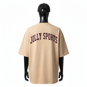 เสื้อยืดผู้ชายทรงหลวม ผ้าเจอร์ซีย์คอตตอนอย่างดี 220 GSM สีทราย ล้างแบบวินเทจ ปักโลโก้ตามสั่ง - Product Image 2