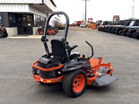 Tondeuse autoportée Kubota Z452KWI-54 de qualité industrielle pour la tonte des pentes en fermes et vergers – Qualité supérieure