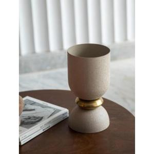 Vase en métal pour un style d'intérieur sophistiqué et une décoration florale haut de gamme avec un look moderne et artistique - Product Image 5