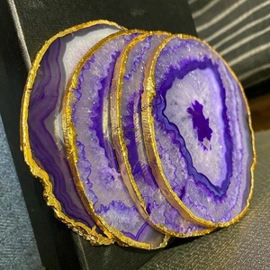 Dessous de verre en tranches d'agate rose à bord galvanisé doré artisanat en pierre semi-précieuse pour la décoration de table Dessous de verre en agate à vendre - Product Image 6