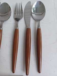 Ensemble de couverts en acier inoxydable de luxe de haute qualité avec manche en bois unique pour la maison, le restaurant, les mariages, en stock chez Instant Traders - Product Image 3