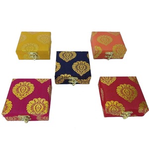 Caja decorativa de brocado Shagun Laddo, joyero para bodas Holi, regalos de devolución y caja de sobre de dinero para ocasiones especiales para invitados - Product Image 5