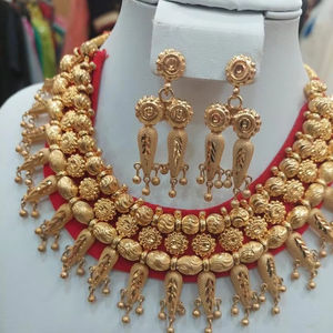 ชุดเครื่องประดับแฟชั่นอิตาเลี่ยน2024 24K สร้อยคอชุบทองทองแดงดีไซน์วินเทจประกอบด้วยสร้อยคอทำจากสหรัฐอเมริกาเข็มกลัดของขวัญแฟชั่นอิตาลี - Product Image 1