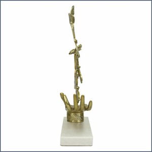 Aporia Anneaux de serviette papillon en aluminium avec base en marbre Sculpture en métal - Product Image 6