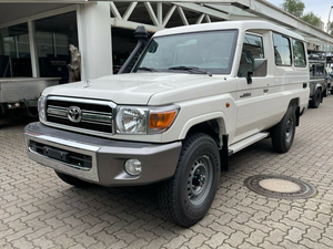LandCruiser GRJ78 HARDTOP 2020, Manual, SUV Oscuro, 7 Velocidades, Techo Corredizo, Portaequipajes de Aluminio, Motor 4.1-6L - Product Image 2