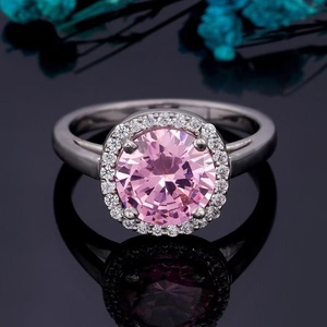 Bague de fiançailles en diamant rose de laboratoire minimaliste de 1,50 ct Bague de promesse de mariage demi-éternité pour femme VS Clarity IGI Certified - Product Image 1