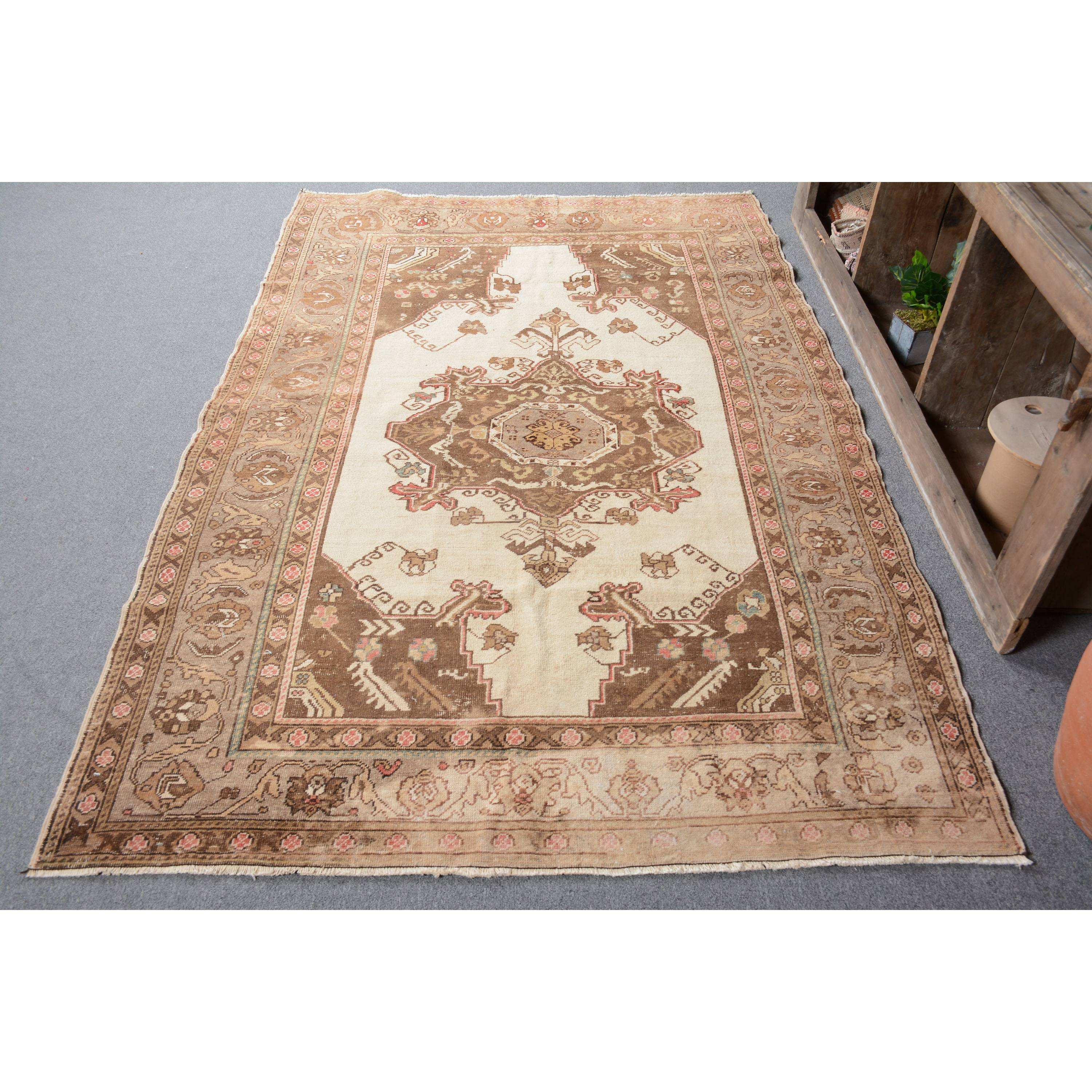 สีน้ำตาล