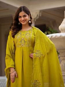 Ensemble Kurta et pantalon traditionnel indien avec dupatta assorti - Product Image 4