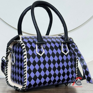 Bolsa de Viaje de Cuero a Cuadros Hecha a Mano, Bolsa de Gimnasio de Fin de Semana, Diseño Clásico de Primera Calidad, Bolsa de Viaje para Pasar la Noche - Product Image 1