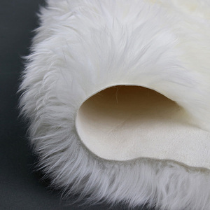 豪華な白いシープスキンの超柔らかい長い髪のふわふわのモンゴルの子羊の毛皮 - Product Image 4